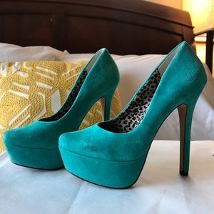 Jessica Simpson heels